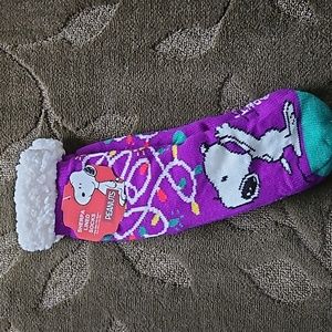 NWT Sherpa Lined Peanuts Socks